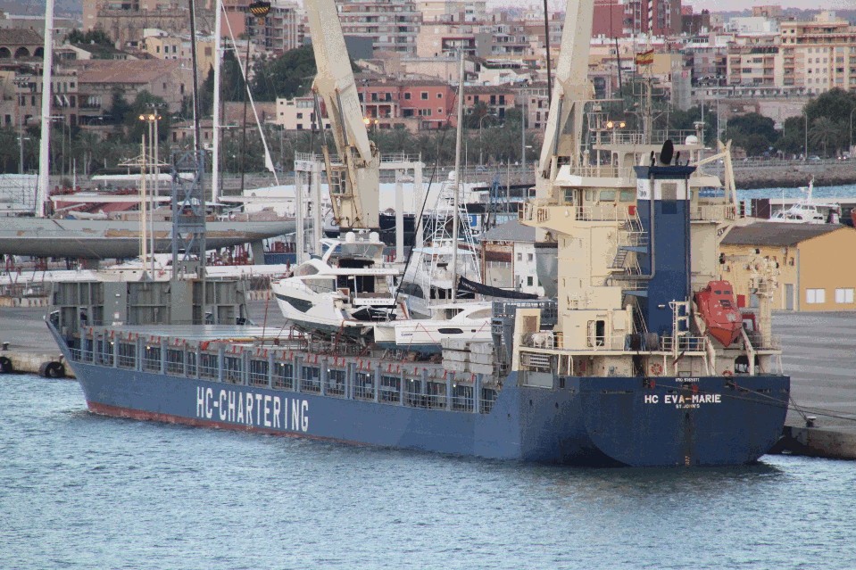 Barco Portacontenedor HC Eva Marie atracado en el Puerto de Palma de Mallorca