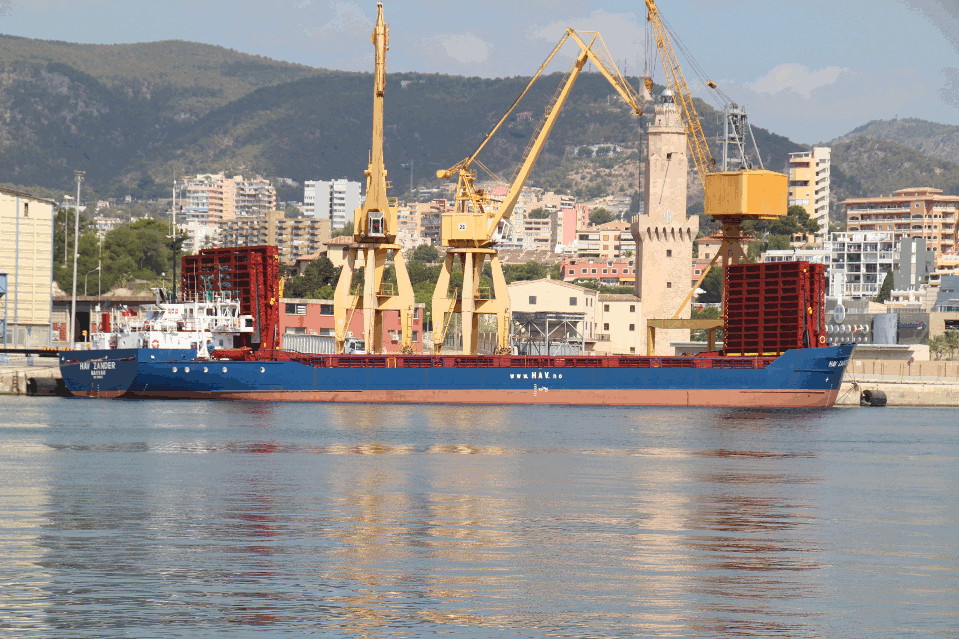 Barco portacontenedor Hav Zander atracado en el Puerto de Palma de Mallorca