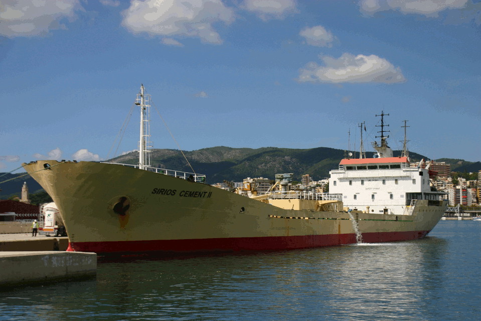 Portacontenedor Sirios Cement II atracado en el Puerto de Palma de Mallorca