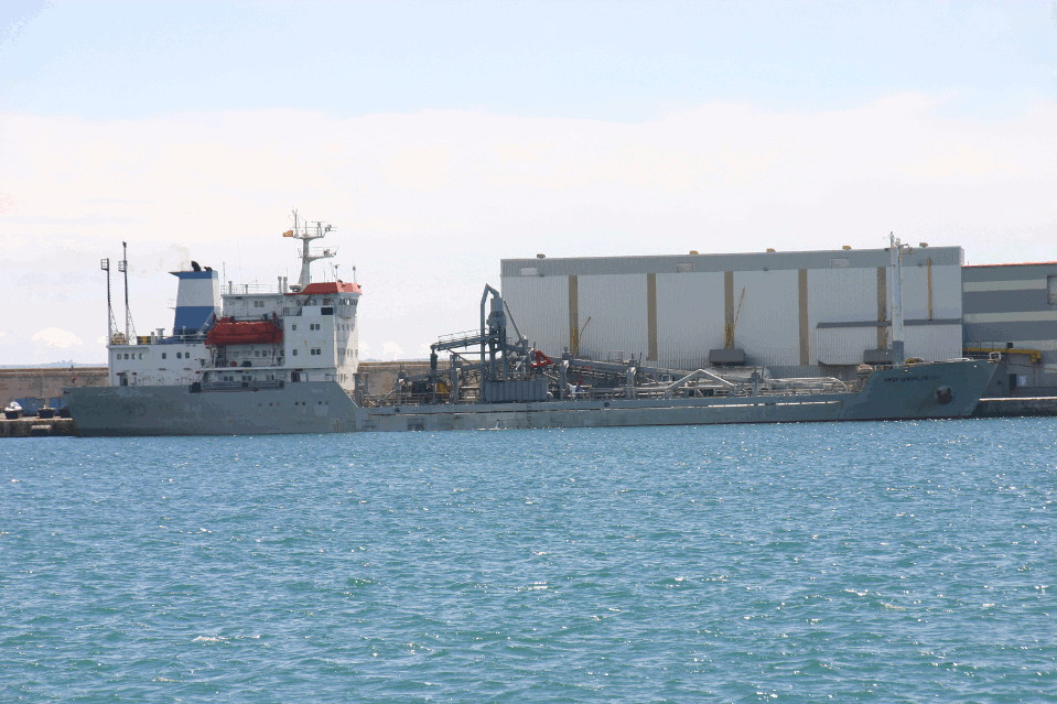 Portacontenedor Sirios Cement III atracado en el Puerto de Palma de Mallorca